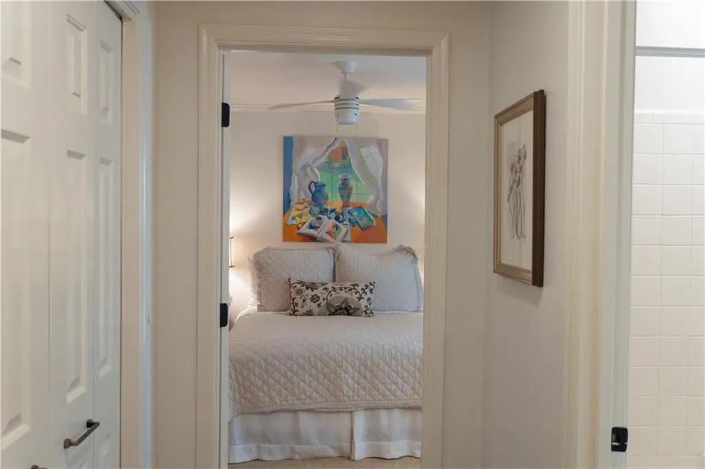 Split Bedroom En-suite Floor plan