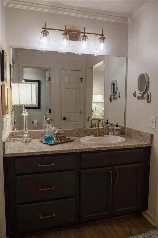 Primary Bath with NEW hardware, light fixture & faucet.