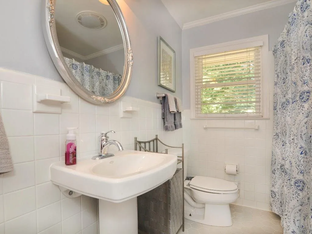 6890 Brandon Mill Road, Sandy Springs, Georgia 30328, 3 Bedrooms Bedrooms, ,2 BathroomsBathrooms,Residential,Sold,6890 Brandon Mill Road,5913055