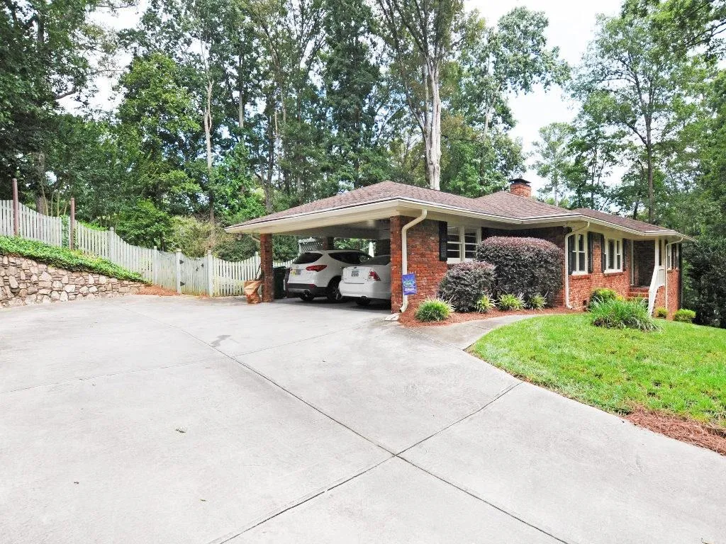6890 Brandon Mill Road, Sandy Springs, Georgia 30328, 3 Bedrooms Bedrooms, ,2 BathroomsBathrooms,Residential,Sold,6890 Brandon Mill Road,5913055