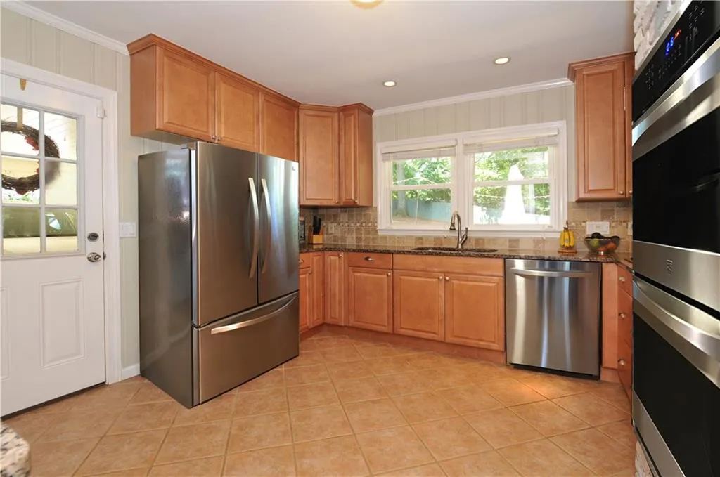 6890 Brandon Mill Road, Sandy Springs, Georgia 30328, 3 Bedrooms Bedrooms, ,2 BathroomsBathrooms,Residential,Sold,6890 Brandon Mill Road,5913055
