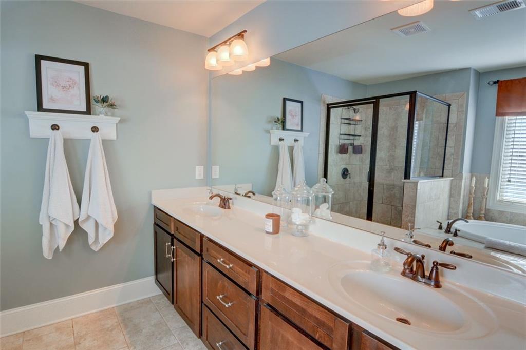7680 GLISTEN Avenue, Atlanta, Georgia 30328, 4 Bedrooms Bedrooms, ,3 BathroomsBathrooms,Residential,Sold,7680 GLISTEN Avenue,7319328