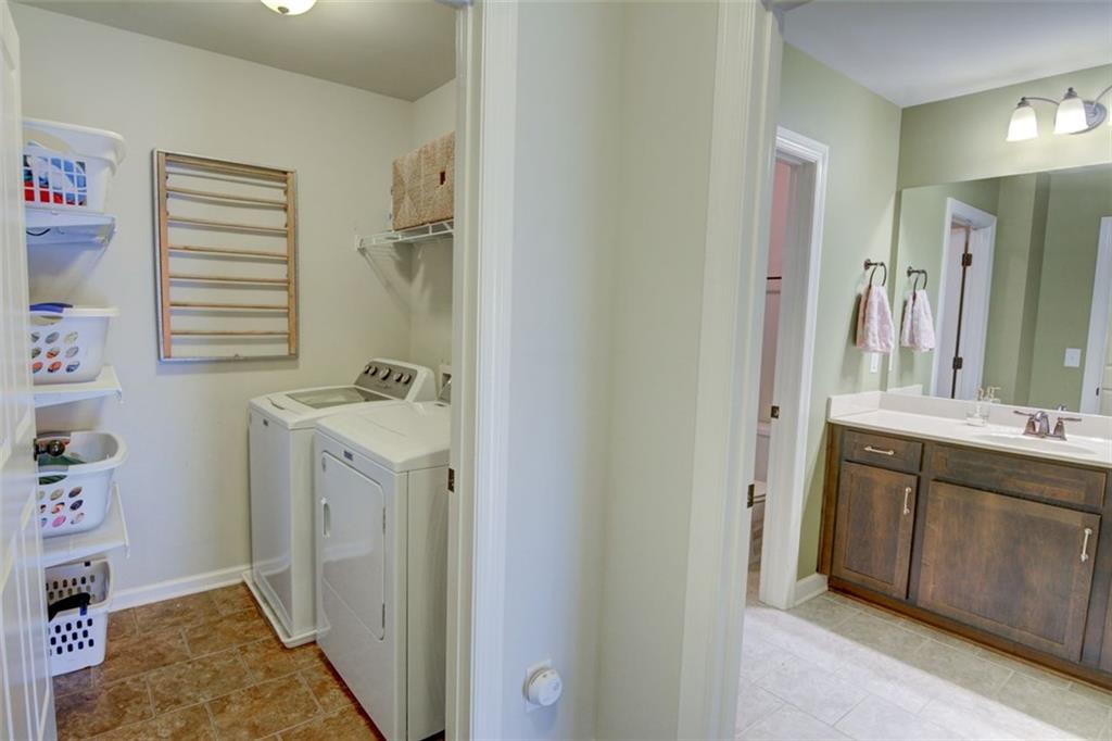 7680 GLISTEN Avenue, Atlanta, Georgia 30328, 4 Bedrooms Bedrooms, ,3 BathroomsBathrooms,Residential,Sold,7680 GLISTEN Avenue,7319328