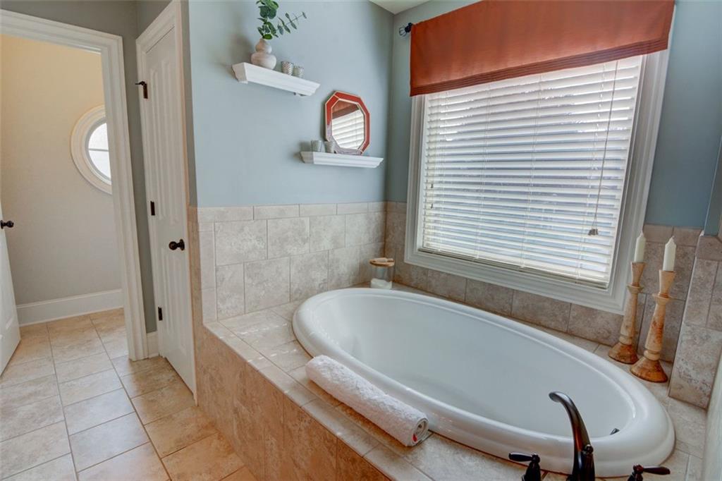 7680 GLISTEN Avenue, Atlanta, Georgia 30328, 4 Bedrooms Bedrooms, ,3 BathroomsBathrooms,Residential,Sold,7680 GLISTEN Avenue,7319328