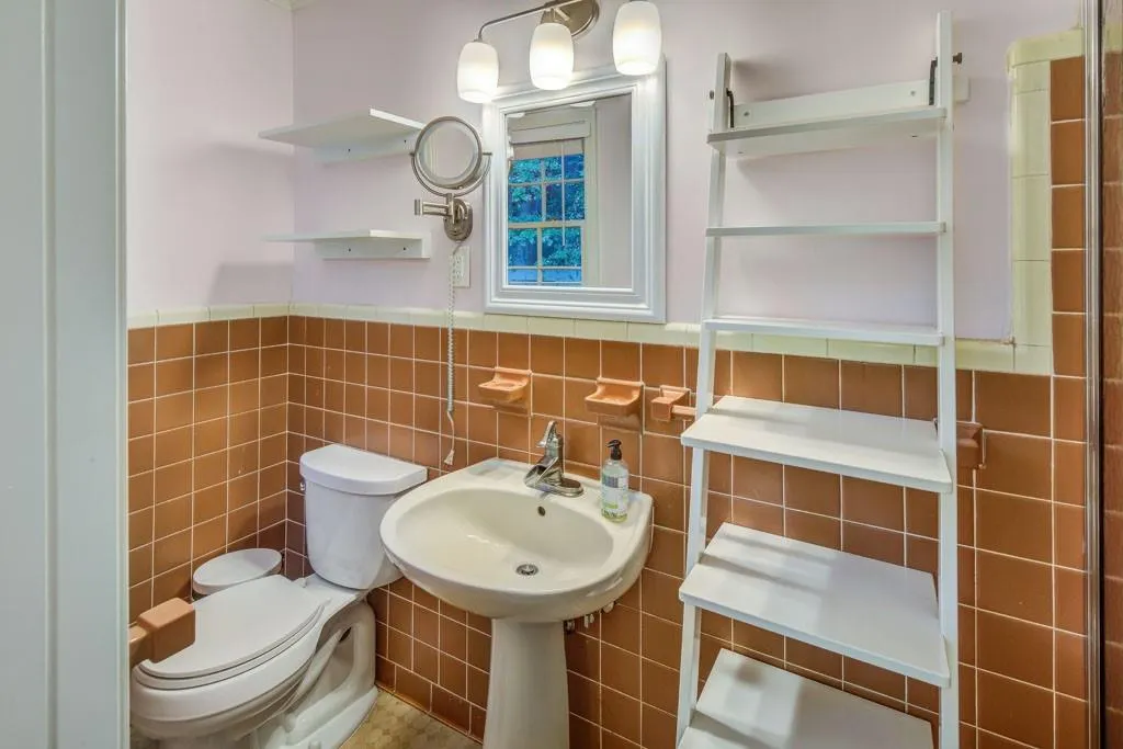 2520 Parkdale Place Ne, Atlanta, Georgia 30305, 4 Bedrooms Bedrooms, ,3 BathroomsBathrooms,Residential,For Sale,2520 Parkdale Place Ne,7658243