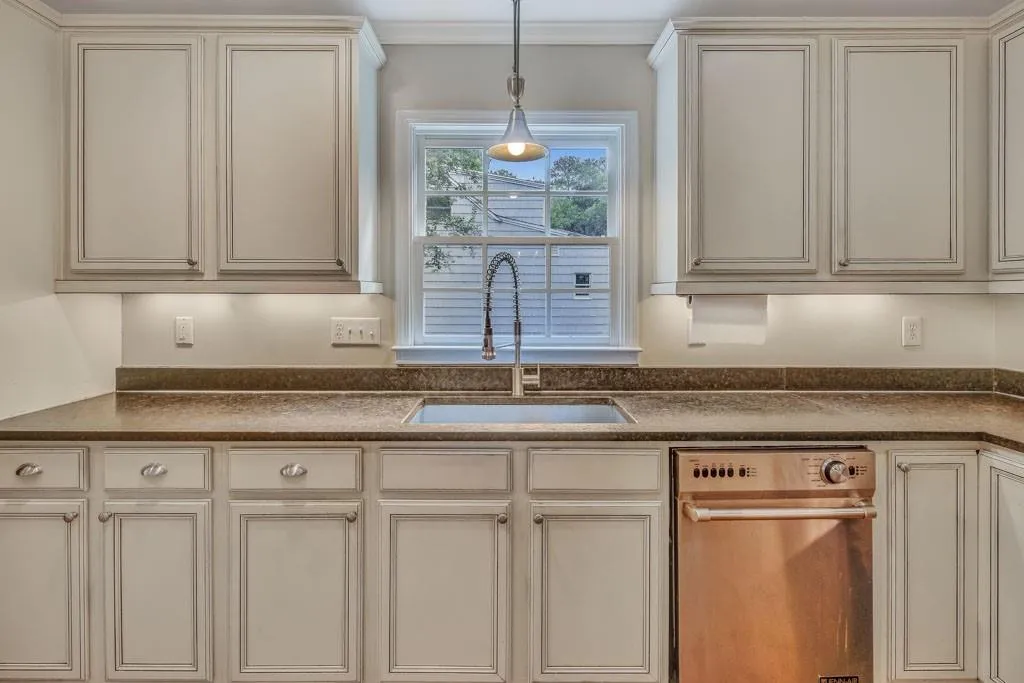 2520 Parkdale Place Ne, Atlanta, Georgia 30305, 4 Bedrooms Bedrooms, ,3 BathroomsBathrooms,Residential,For Sale,2520 Parkdale Place Ne,7658243