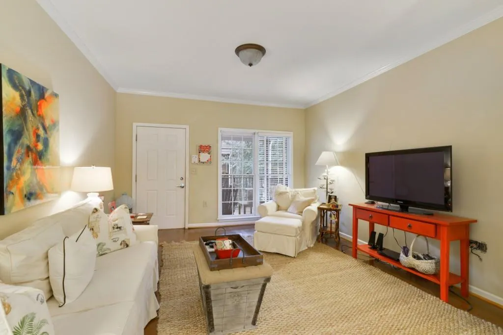3675 Peachtree Road Unit 44, Atlanta, Georgia 30319, 2 Bedrooms Bedrooms, ,2 BathroomsBathrooms,Residential,Sold,3675 Peachtree Road Unit 44,5737470