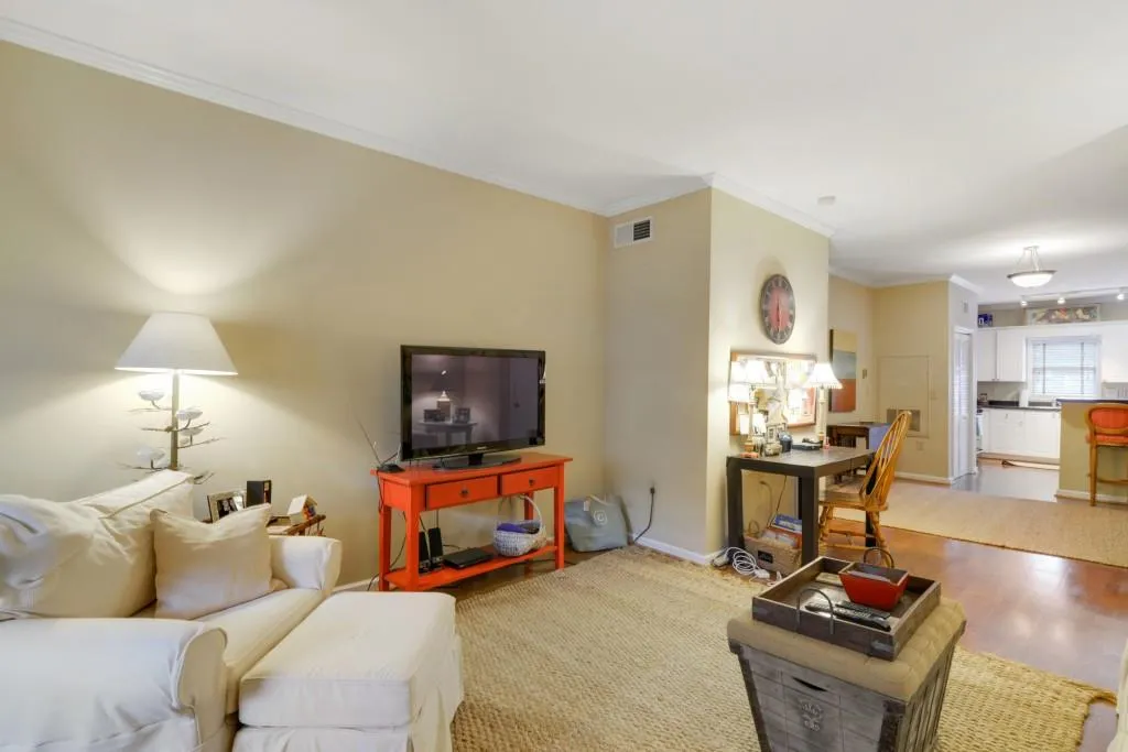 3675 Peachtree Road Unit 44, Atlanta, Georgia 30319, 2 Bedrooms Bedrooms, ,2 BathroomsBathrooms,Residential,Sold,3675 Peachtree Road Unit 44,5737470