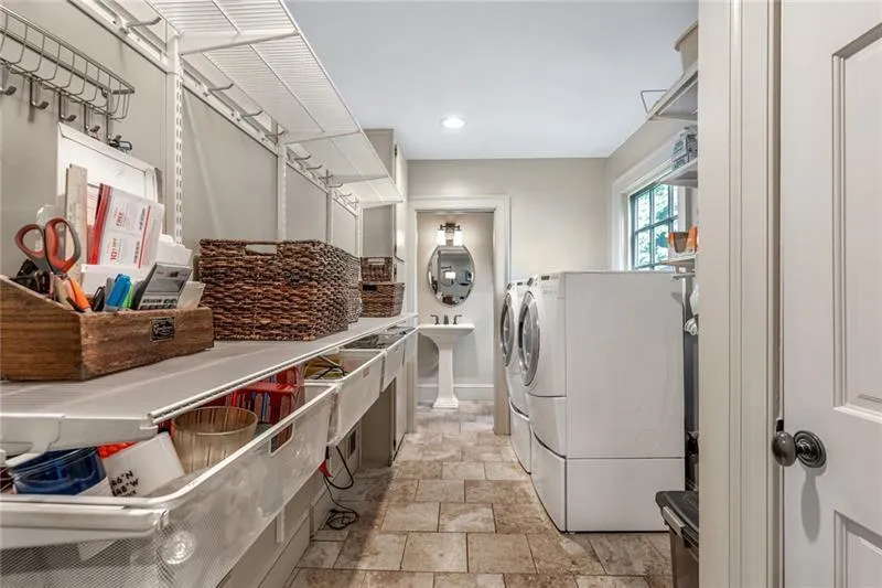 835 Overhill Court, Sandy Springs, Georgia 30328, 6 Bedrooms Bedrooms, ,5 BathroomsBathrooms,Residential,Sold,835 Overhill Court,6941190