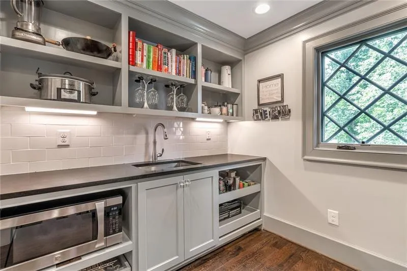 835 Overhill Court, Sandy Springs, Georgia 30328, 6 Bedrooms Bedrooms, ,5 BathroomsBathrooms,Residential,Sold,835 Overhill Court,6941190