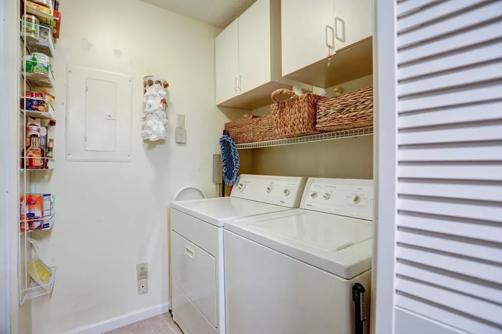 535 Granville Court Ne, Sandy Springs, Georgia 30328, 2 Bedrooms Bedrooms, ,2 BathroomsBathrooms,Residential,Sold,535 Granville Court Ne,6548620