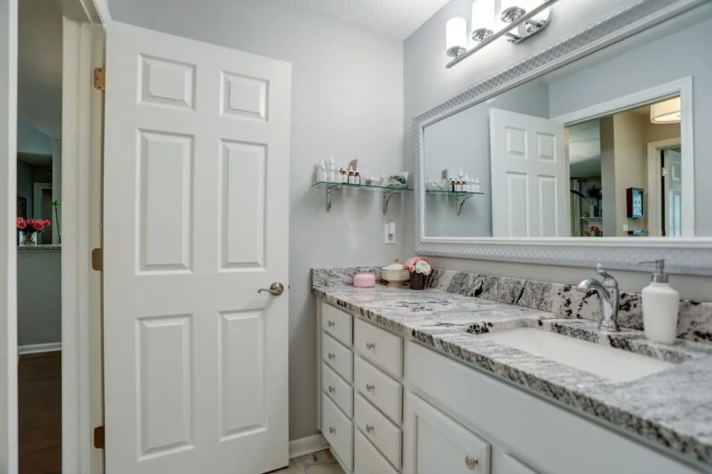 535 Granville Court Ne, Sandy Springs, Georgia 30328, 2 Bedrooms Bedrooms, ,2 BathroomsBathrooms,Residential,Sold,535 Granville Court Ne,6548620