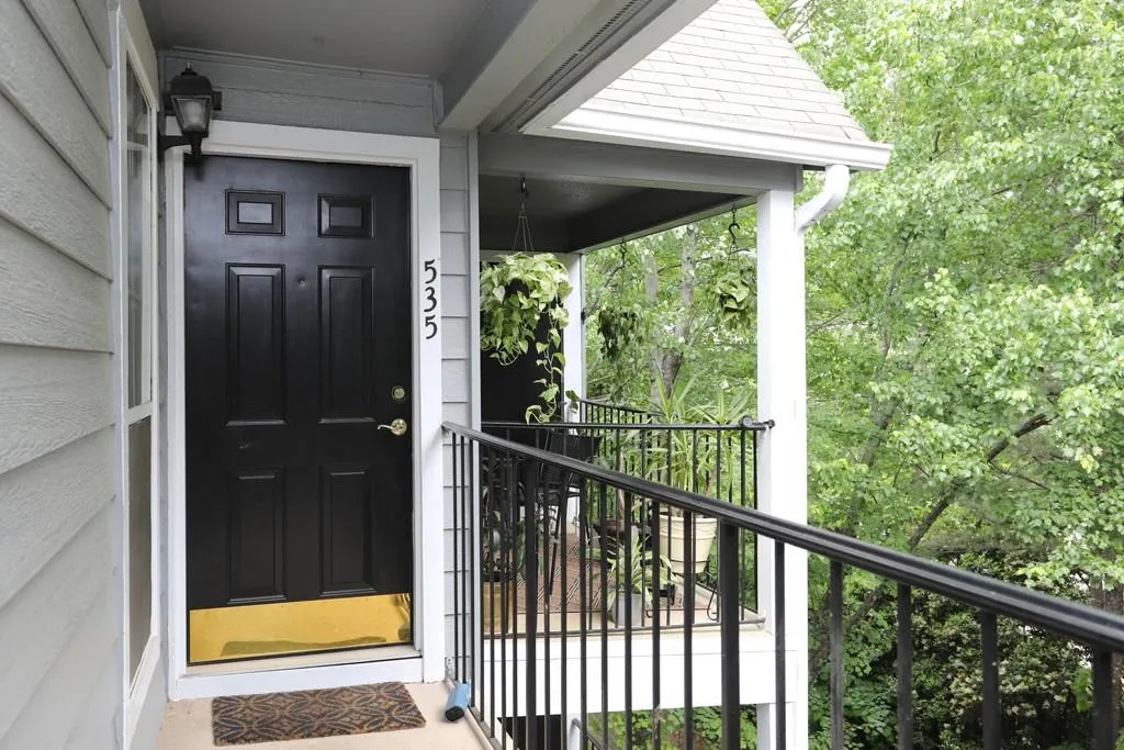 535 Granville Court Ne, Sandy Springs, Georgia 30328, 2 Bedrooms Bedrooms, ,2 BathroomsBathrooms,Residential,Sold,535 Granville Court Ne,6548620