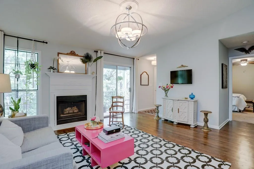 535 Granville Court Ne, Sandy Springs, Georgia 30328, 2 Bedrooms Bedrooms, ,2 BathroomsBathrooms,Residential,Sold,535 Granville Court Ne,6548620