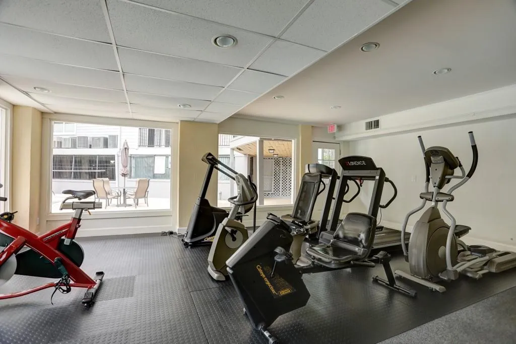 535 Granville Court Ne, Sandy Springs, Georgia 30328, 2 Bedrooms Bedrooms, ,2 BathroomsBathrooms,Residential,Sold,535 Granville Court Ne,6548620