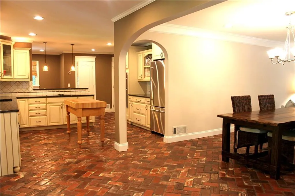 7620 Spalding Lane, Sandy Springs, Georgia 30350, 4 Bedrooms Bedrooms, ,2 BathroomsBathrooms,Residential,Sold,7620 Spalding Lane,6031687