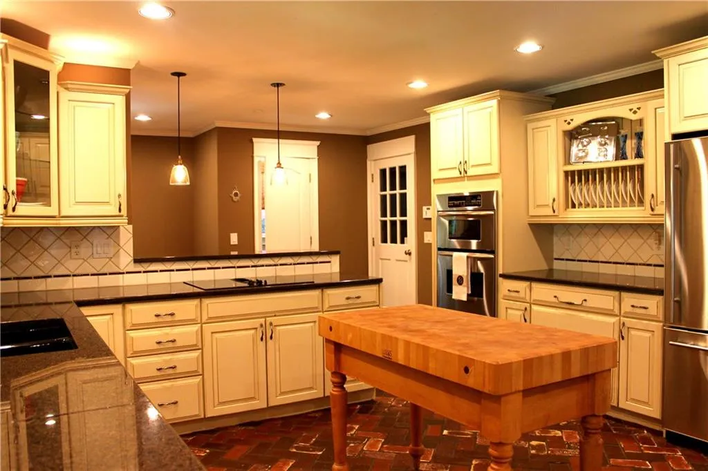 7620 Spalding Lane, Sandy Springs, Georgia 30350, 4 Bedrooms Bedrooms, ,2 BathroomsBathrooms,Residential,Sold,7620 Spalding Lane,6031687