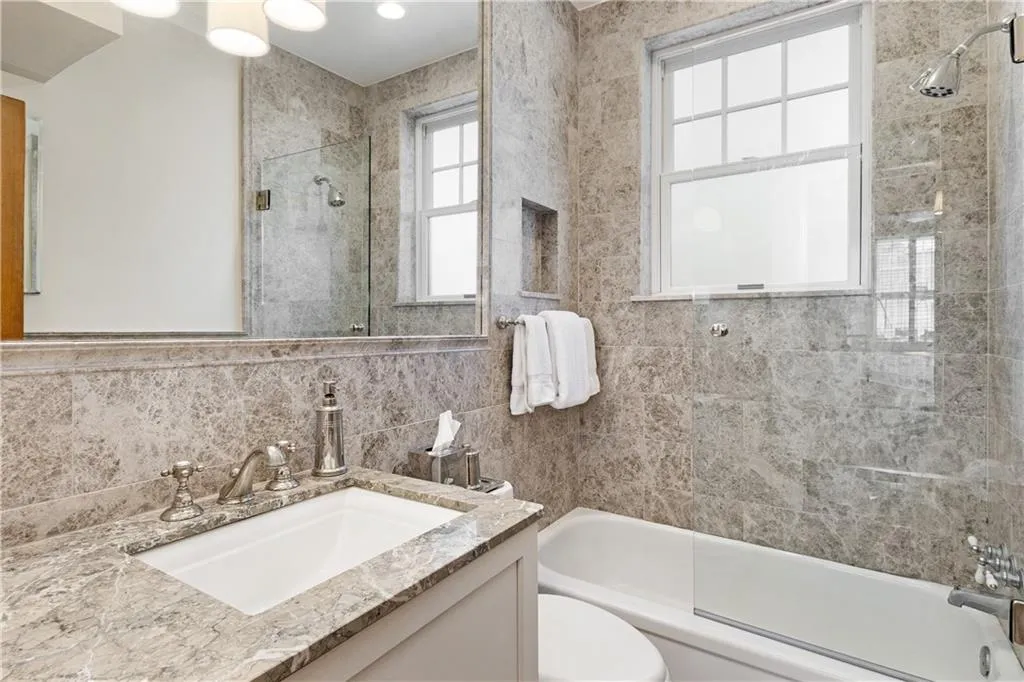 30 Collier Road Nw Unit 6, Atlanta, Georgia 30309, 1 Bedroom Bedrooms, ,1 BathroomBathrooms,Residential,Sold,30 Collier Road Nw Unit 6,7529286