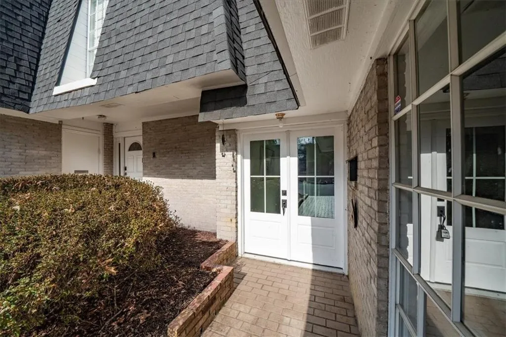 5490 Chemin De Vie, Atlanta, Georgia 30342, 3 Bedrooms Bedrooms, ,2 BathroomsBathrooms,Residential,For Sale,5490 Chemin De Vie,7701298