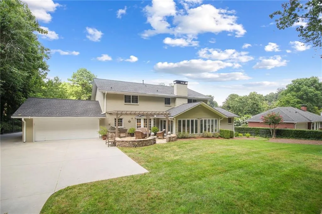 5970 Riverwood Drive, Atlanta, Georgia 30328, 5 Bedrooms Bedrooms, ,4 BathroomsBathrooms,Residential,Sold,5970 Riverwood Drive,6914075