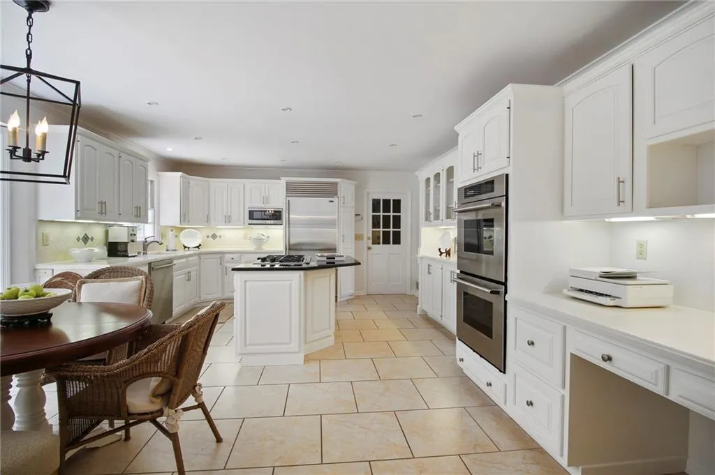 5970 Riverwood Drive, Atlanta, Georgia 30328, 5 Bedrooms Bedrooms, ,4 BathroomsBathrooms,Residential,Sold,5970 Riverwood Drive,6914075