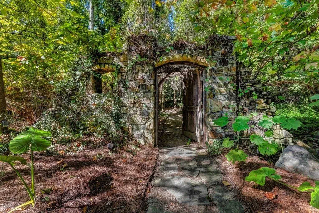 4615 Northside Drive, Atlanta, Georgia 30327, 6 Bedrooms Bedrooms, ,7 BathroomsBathrooms,Residential,Sold,4615 Northside Drive,6788514 4615 Northside Drive, Atlanta, Georgia 30327, 6 Bedrooms Bedrooms, ,7 BathroomsBathrooms,Residential,Sold,4615 Northside Drive,6788514