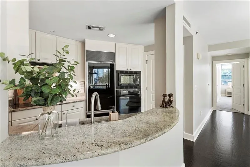 700 Park Regency Place Ne Unit 803, Atlanta, Georgia 30326, 2 Bedrooms Bedrooms, ,2 BathroomsBathrooms,Residential,For Sale,700 Park Regency Place Ne Unit 803,7546740