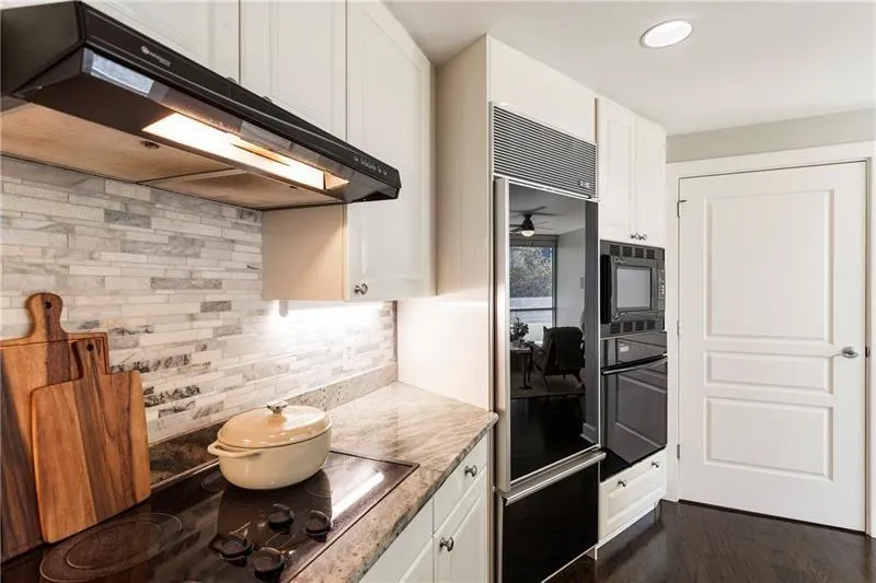 700 Park Regency Place Ne Unit 803, Atlanta, Georgia 30326, 2 Bedrooms Bedrooms, ,2 BathroomsBathrooms,Residential,For Sale,700 Park Regency Place Ne Unit 803,7546740