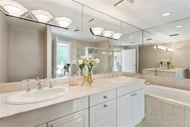 700 Park Regency Place Ne Unit 803, Atlanta, Georgia 30326, 2 Bedrooms Bedrooms, ,2 BathroomsBathrooms,Residential,For Sale,700 Park Regency Place Ne Unit 803,7546740