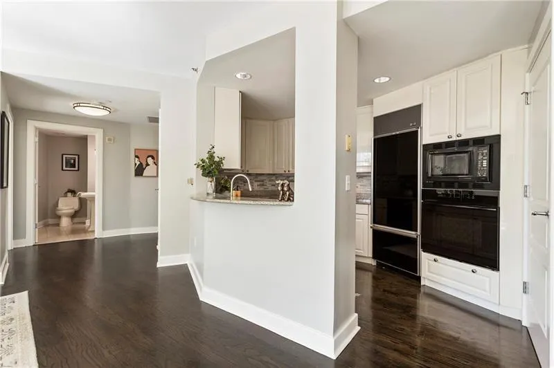700 Park Regency Place Ne Unit 803, Atlanta, Georgia 30326, 2 Bedrooms Bedrooms, ,2 BathroomsBathrooms,Residential,For Sale,700 Park Regency Place Ne Unit 803,7546740