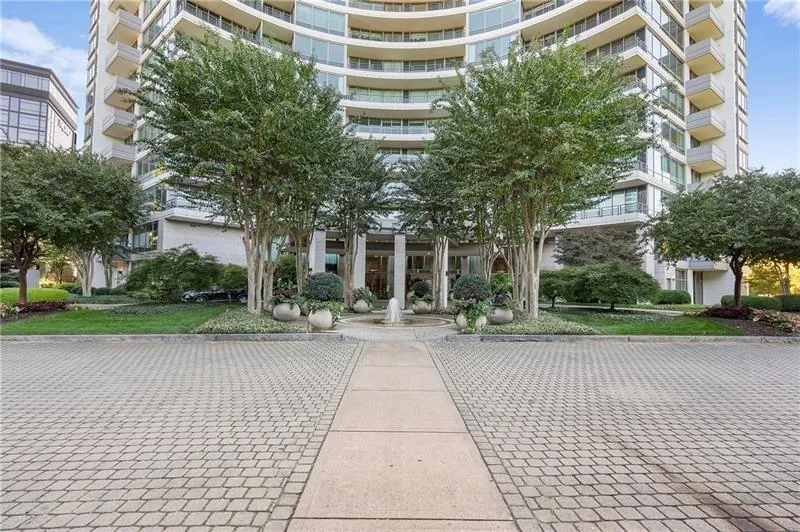 700 Park Regency Place Ne Unit 803, Atlanta, Georgia 30326, 2 Bedrooms Bedrooms, ,2 BathroomsBathrooms,Residential,For Sale,700 Park Regency Place Ne Unit 803,7546740