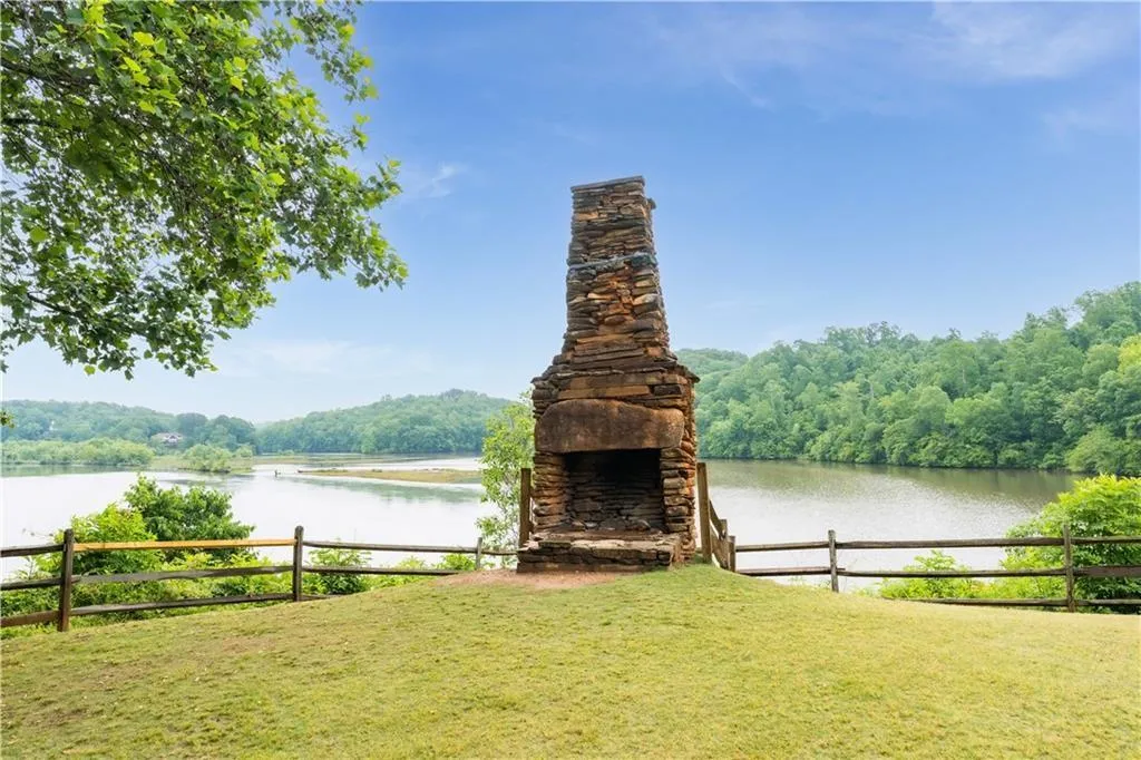 Morgan Falls Overlook Park