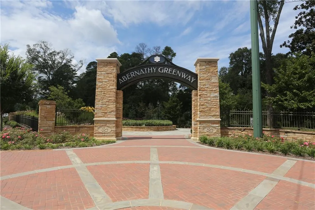 Abernathy Greenway Park less than 10min away!