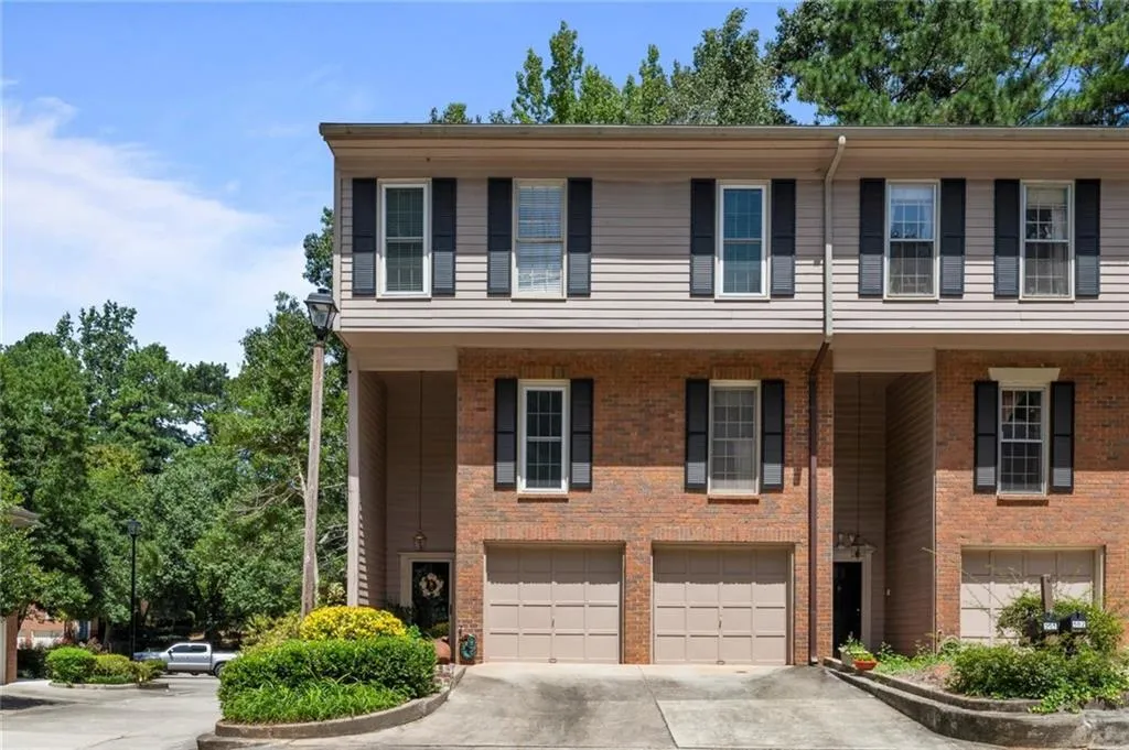 501 Brandywine Circle, Sandy Springs, Georgia 30350, 3 Bedrooms Bedrooms, ,2 BathroomsBathrooms,Residential,Sold,501 Brandywine Circle,6849930