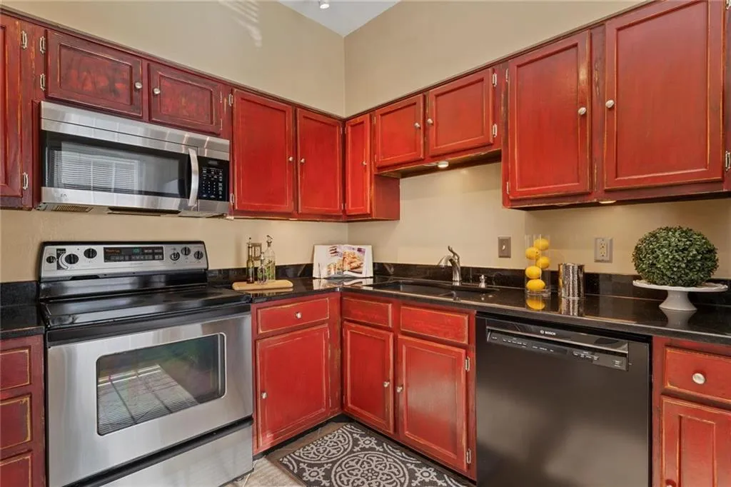 501 Brandywine Circle, Sandy Springs, Georgia 30350, 3 Bedrooms Bedrooms, ,2 BathroomsBathrooms,Residential,Sold,501 Brandywine Circle,6849930