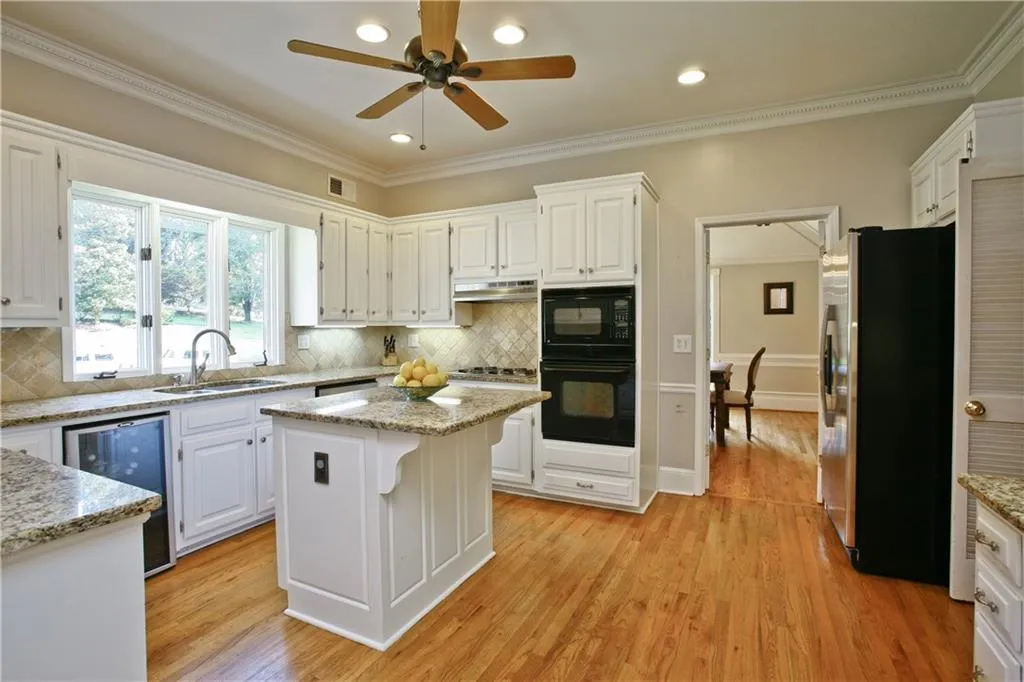 5025 Oak Bluff Court, Sandy Springs, Georgia 30350, 6 Bedrooms Bedrooms, ,4 BathroomsBathrooms,Residential,Sold,5025 Oak Bluff Court,6049727