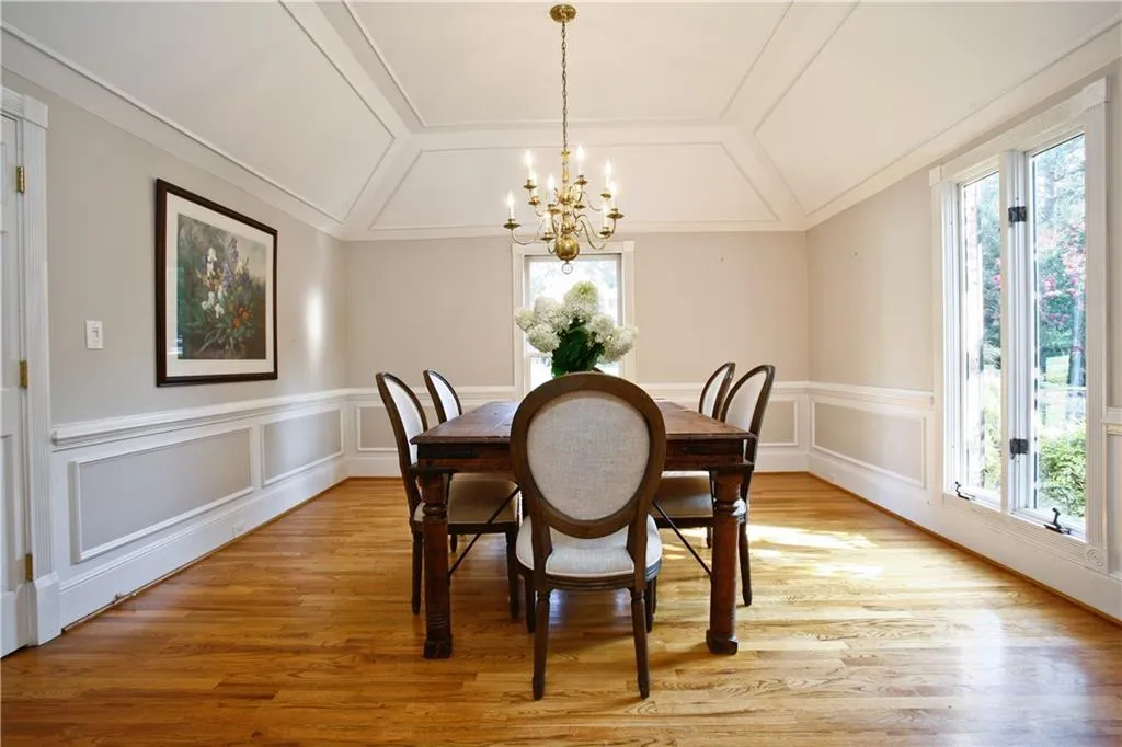 5025 Oak Bluff Court, Sandy Springs, Georgia 30350, 6 Bedrooms Bedrooms, ,4 BathroomsBathrooms,Residential,Sold,5025 Oak Bluff Court,6049727