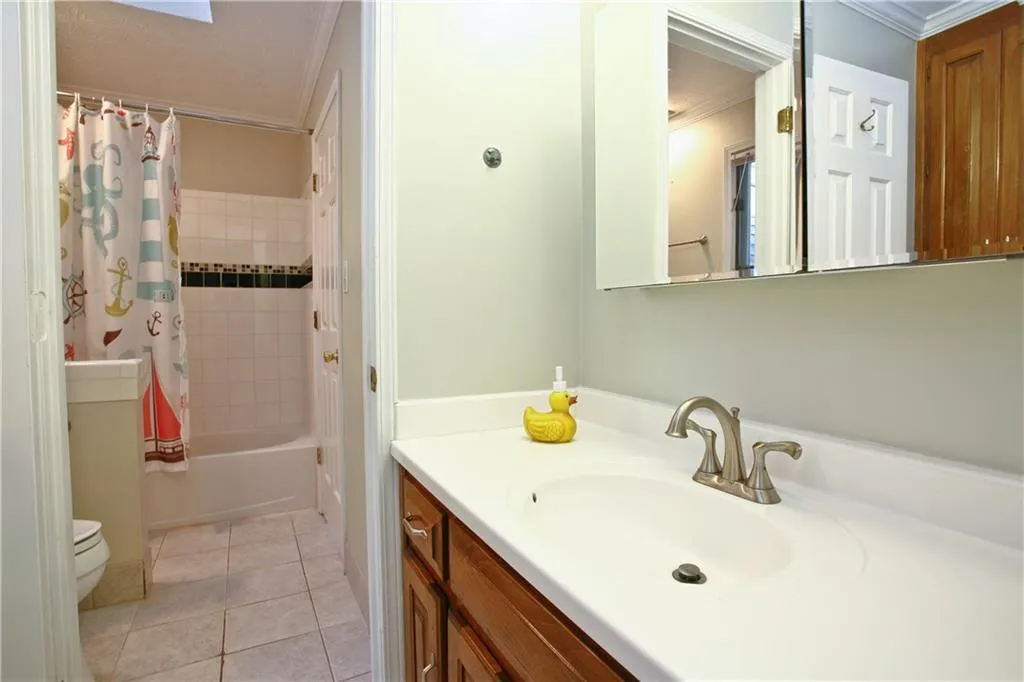 5025 Oak Bluff Court, Sandy Springs, Georgia 30350, 6 Bedrooms Bedrooms, ,4 BathroomsBathrooms,Residential,Sold,5025 Oak Bluff Court,6049727