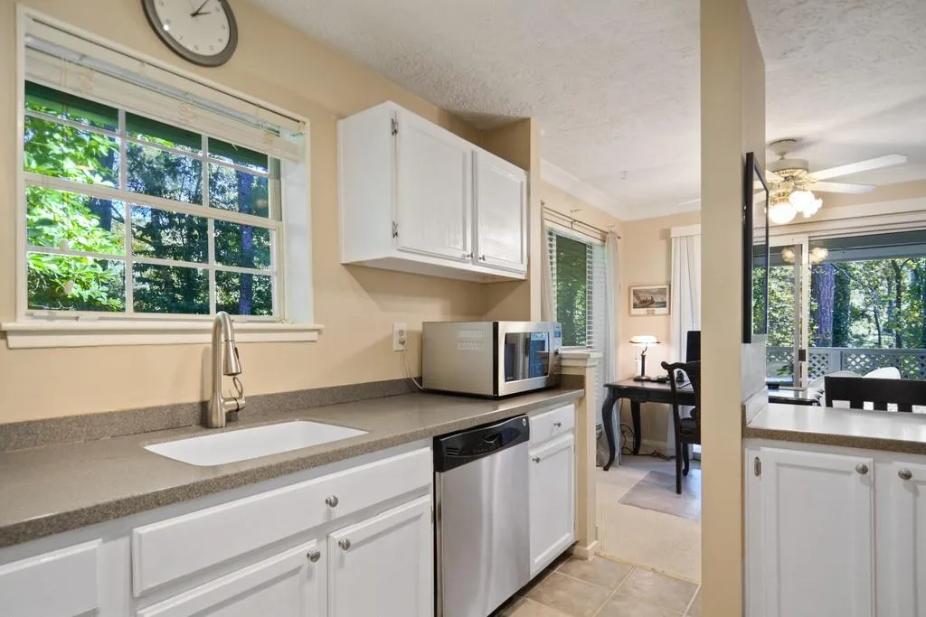 6802 Glenridge Drive Unit C, Atlanta, Georgia 30328, 2 Bedrooms Bedrooms, ,2 BathroomsBathrooms,Residential,Sold,6802 Glenridge Drive Unit C,6816907