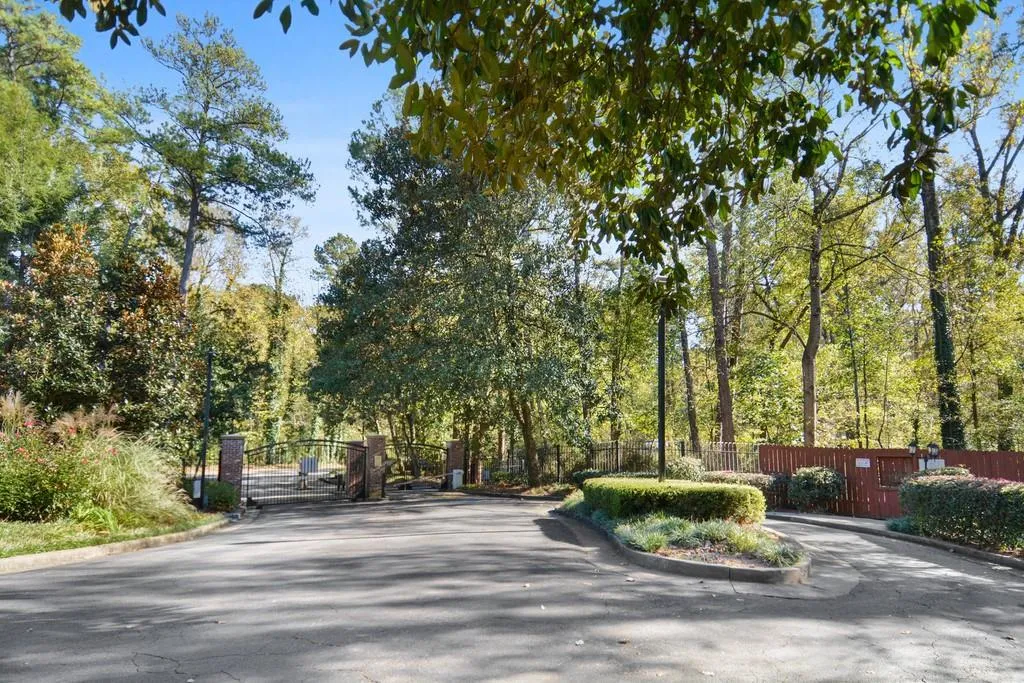 6802 Glenridge Drive Unit C, Atlanta, Georgia 30328, 2 Bedrooms Bedrooms, ,2 BathroomsBathrooms,Residential,Sold,6802 Glenridge Drive Unit C,6816907