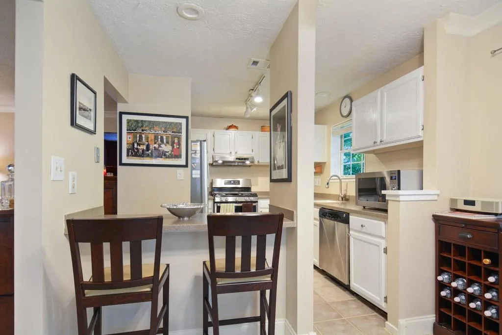 6802 Glenridge Drive Unit C, Atlanta, Georgia 30328, 2 Bedrooms Bedrooms, ,2 BathroomsBathrooms,Residential,Sold,6802 Glenridge Drive Unit C,6816907