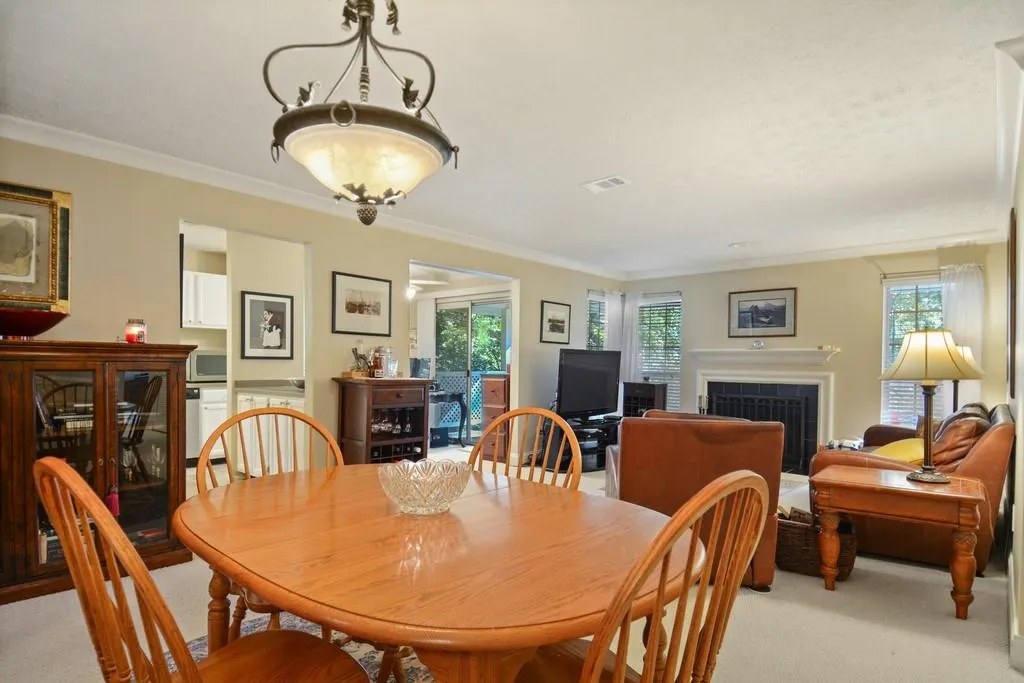 6802 Glenridge Drive Unit C, Atlanta, Georgia 30328, 2 Bedrooms Bedrooms, ,2 BathroomsBathrooms,Residential,Sold,6802 Glenridge Drive Unit C,6816907