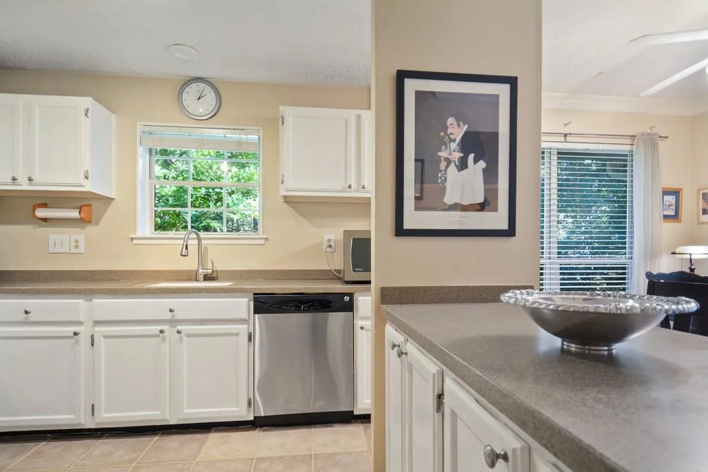 6802 Glenridge Drive Unit C, Atlanta, Georgia 30328, 2 Bedrooms Bedrooms, ,2 BathroomsBathrooms,Residential,Sold,6802 Glenridge Drive Unit C,6816907