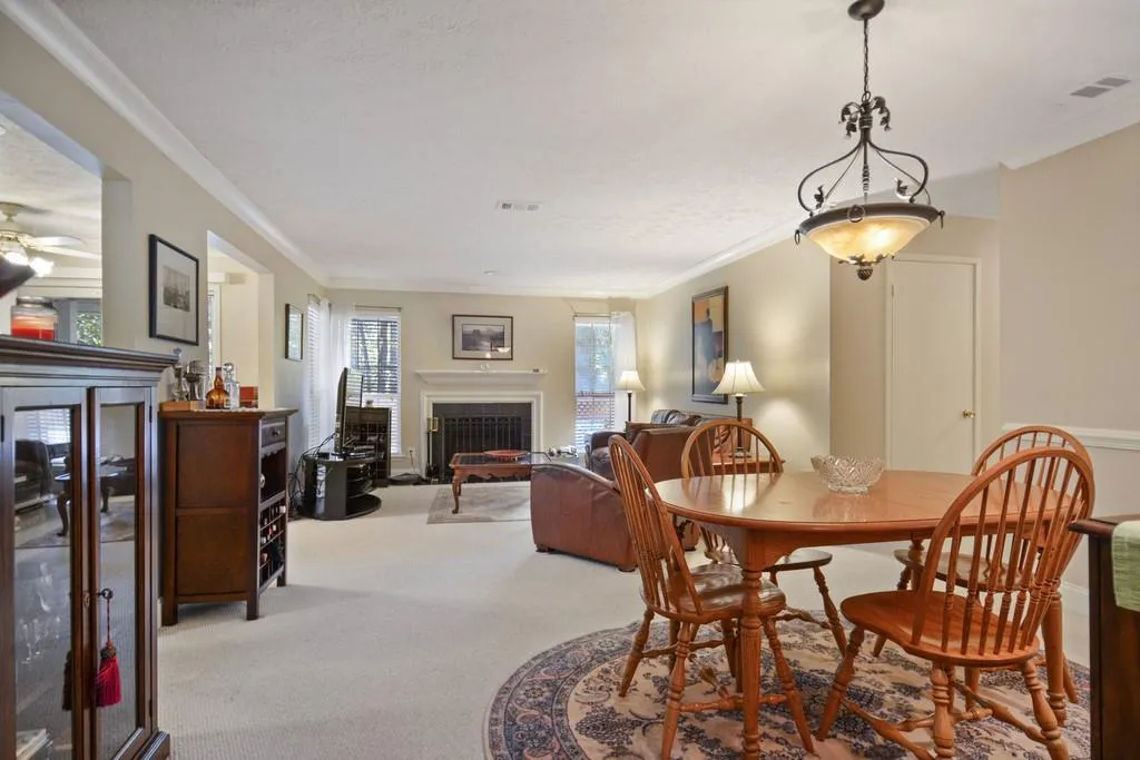 6802 Glenridge Drive Unit C, Atlanta, Georgia 30328, 2 Bedrooms Bedrooms, ,2 BathroomsBathrooms,Residential,Sold,6802 Glenridge Drive Unit C,6816907