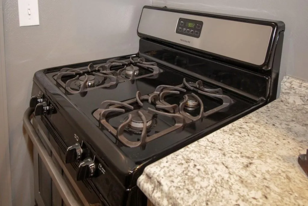 6851 Roswell Road Unit D-11, Sandy Springs, Georgia 30328, 3 Bedrooms Bedrooms, ,2 BathroomsBathrooms,Residential,Sold,6851 Roswell Road Unit D-11,5967743