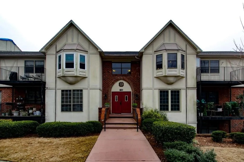 6851 Roswell Road Unit D-11, Sandy Springs, Georgia 30328, 3 Bedrooms Bedrooms, ,2 BathroomsBathrooms,Residential,Sold,6851 Roswell Road Unit D-11,5967743