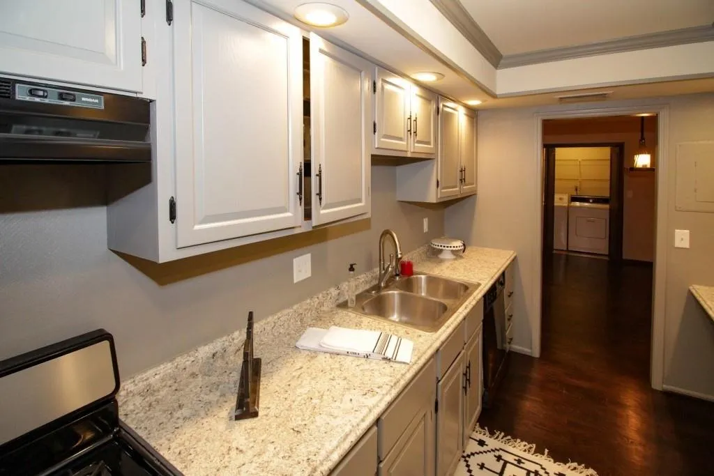 6851 Roswell Road Unit D-11, Sandy Springs, Georgia 30328, 3 Bedrooms Bedrooms, ,2 BathroomsBathrooms,Residential,Sold,6851 Roswell Road Unit D-11,5967743