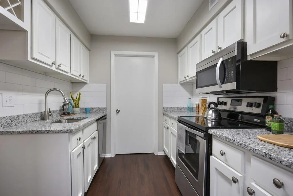 5151 Roswell Road Unit 8, Atlanta, Georgia 30342, 2 Bedrooms Bedrooms, ,2 BathroomsBathrooms,Residential,Sold,5151 Roswell Road Unit 8,6110007