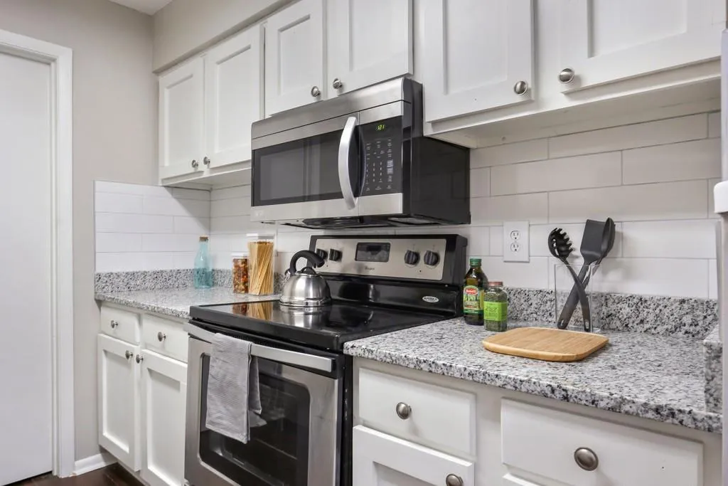 5151 Roswell Road Unit 8, Atlanta, Georgia 30342, 2 Bedrooms Bedrooms, ,2 BathroomsBathrooms,Residential,Sold,5151 Roswell Road Unit 8,6110007