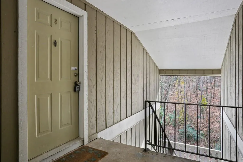 5151 Roswell Road Unit 8, Atlanta, Georgia 30342, 2 Bedrooms Bedrooms, ,2 BathroomsBathrooms,Residential,Sold,5151 Roswell Road Unit 8,6110007